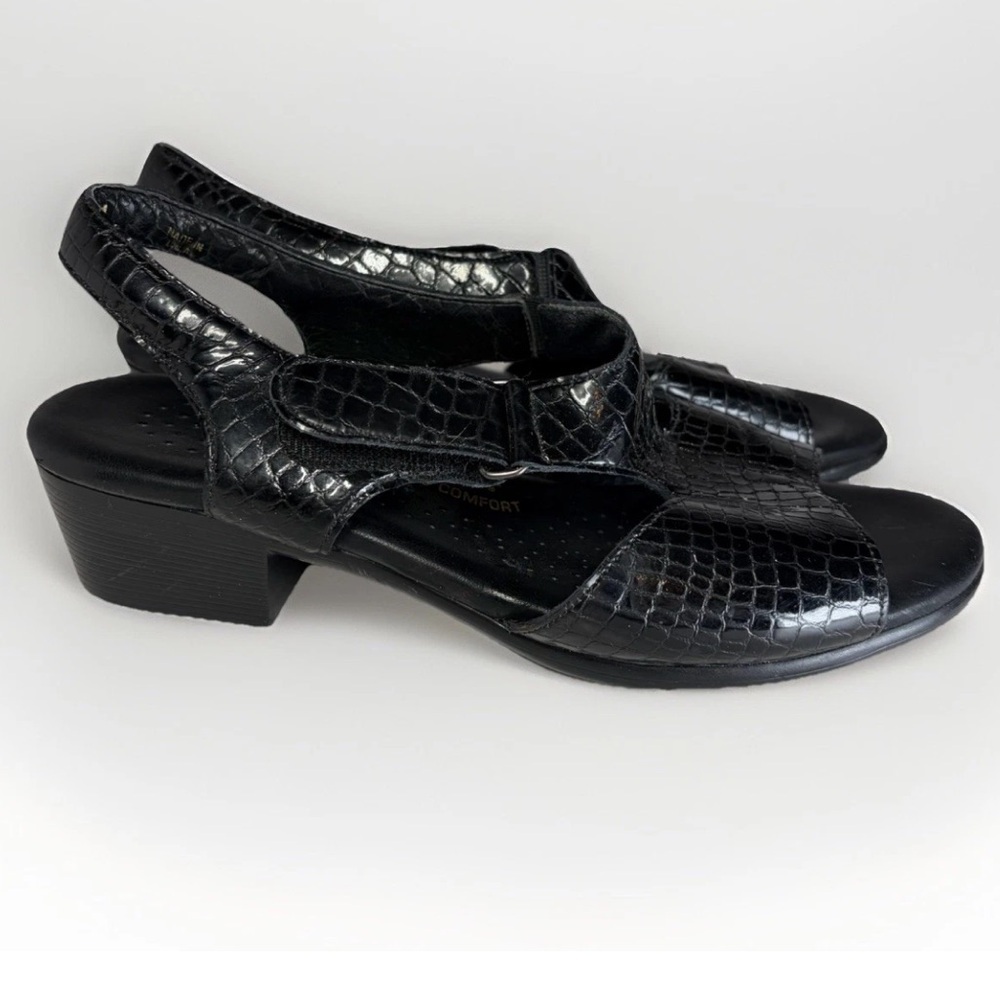 SAS Suntimer T-Strap Sandals Womens Size 6.5 M Black Croc Patent Leather Shoes